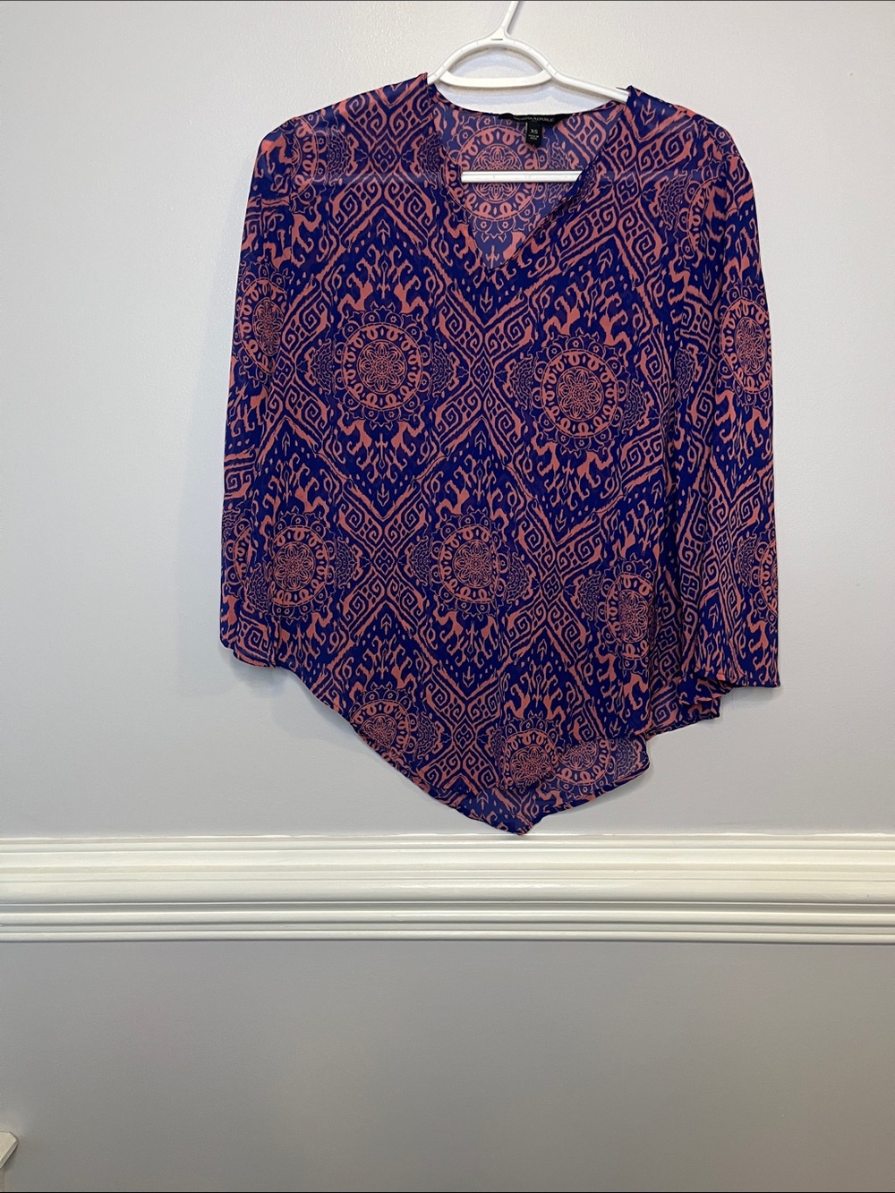 Banana Republic Navy & Coral Printed V-Neck Blouse